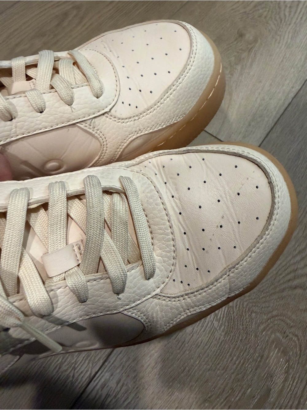 Alo recovery sneakers ladies 7.5 - Picture 7 of 8